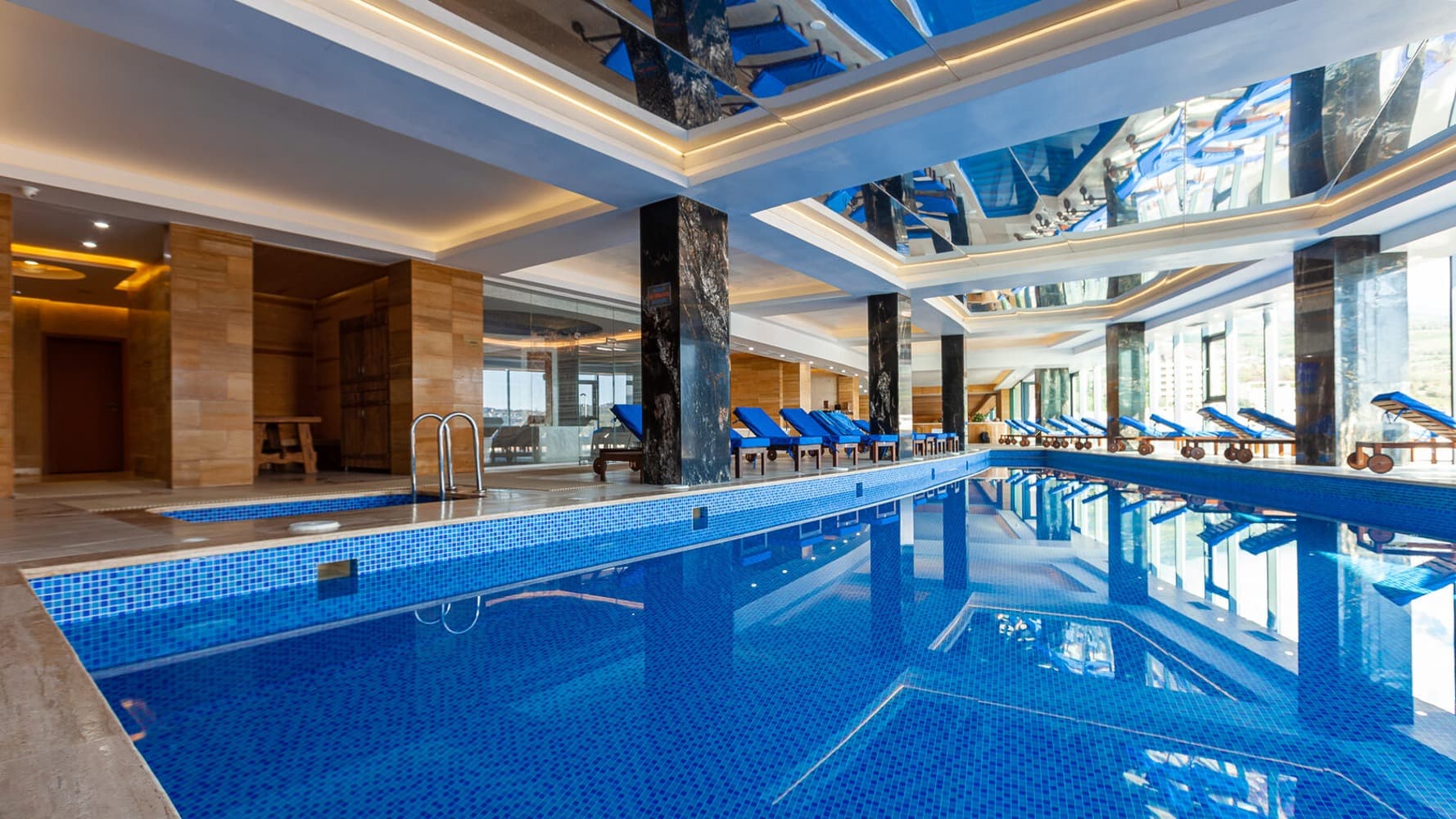 Бассейн в Спа Гурзуф Ривьера