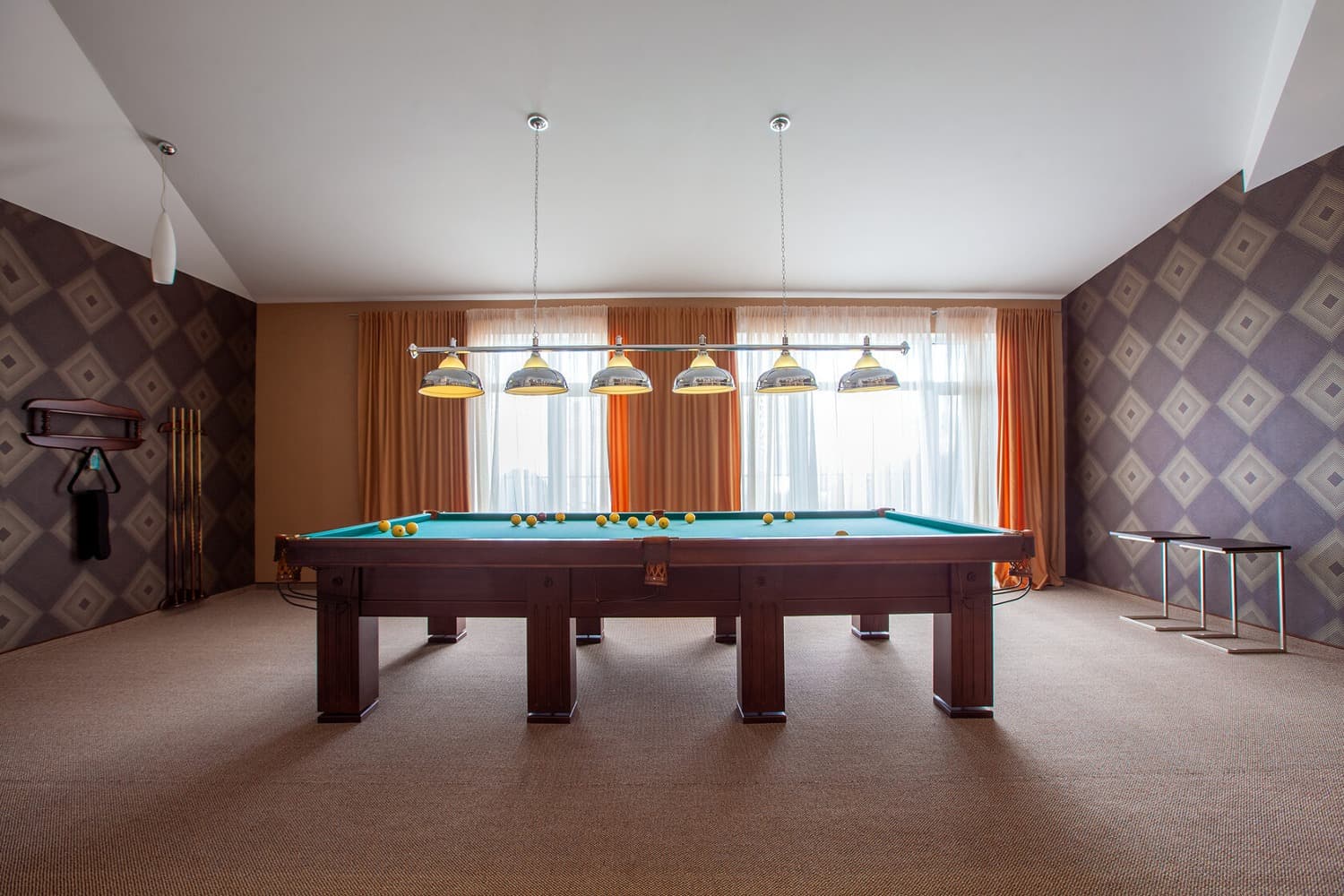 Бильярдный стол в частном доме