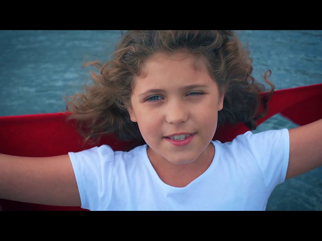 Музыкальный клип Сестры Завиваевы - Нас бьют, мы летаем